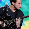 Alasan Untuk Jatuh Cinta Pada Phillip Phillips...
