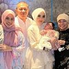 11 Potret Buka Puasa Bersama Keluarga Anang Hermansyah & Haji Faisal, Dihadiri Millen Cyrus - Fairuz A Rafiq