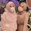 6 Potret Cantik Ririe Fairuz dan Larissa Chou di Resepsi Pernikahan Ria Ricis, Tetap Kompak dan Bahagia Tanpa Pendamping