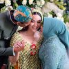 7 Potret Acara Siraman Yura Yunita Jelang Pernikahan, Tampil Cantik & Anggun dengan Kebaya Biru