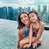 7 Potret Liburan Gisella Anastasia dan Gempi ke Singapore, Pertama Kalinya Traveling Berdua Saja Tanpa Asisten - Si Kecil Senang Sekaligus Tertekan