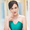 7 Potret Penampilan Shandy Aulia di IFA Awards 2022, Tetap Cantik Meski Muncul dengan Bekas Kerokan di Punggung
