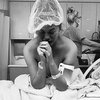 7 Potret Sedih Chrissy Teigen dan John Legend Menangis di Rumah Sakit Usai Alami Keguguran
