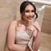 8 Potret Ayu Ting Ting Tampil Elegan & Anggun Berbalut Gaun Perak - Netizen: Mundur Dikit, Cantiknya Kelewatan!