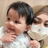 8 Potret Baby Ameena Anak Aurel Hermansyah Demam, Gantian Sakit Saat Sang Bunda Baru Sembuh - Dijenguk Ashanty yang Ikut Khawatir