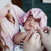 8 Potret Baby Xarena Anak Siti Badriah yang Pipinya Makin Menggemaskan, Dipanggil Boneka Hidup Sama Krisjiana