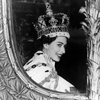 8 Potret Suasana Istana Buckingham Pasca Ratu Elizabeth II Wafat, Dipenuhi Lautan Manusia Membawa Karangan Bunga - Hujan dan Air Mata Iringi Kepergian Sang Ratu