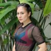 9 Potret Sporty Wulan Guritno, Tetap Cantik & Seksi di Usia 39 Tahun - Pamer Body Goals