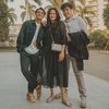 Bak Teman Sepermainan, Potret Donna Harun Bareng Ricky Harun & Jeje Soekarno - Jadi Geng Kembar Tiga