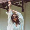 Cantik Anggun Memesona, Ini 6 Potret Yasmin Napper Bintang Sinetron 'LOVE STORY THE SERIES' saat Pakai Setelan Serba Putih