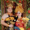 Cantik Kenakan Baju Adat Bali, Intip 7 Foto Femmy Permatasari Jalani Pemotretan Bareng Suami