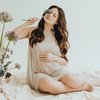 Dua Kali Alami Keguguran, Potret Stella Cornelia Istri Fendy Chow Jalani Maternity Shot - Tampil Hot Dengan Baju Transparan