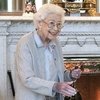 Foto-Foto Ratu Elizabeth II Sehari Sebelum Jatuh Sakit dan Dinyatakan Kritis, Masih Segar di Usia 96 Tahun