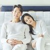 Foto Kim Tae Hee & Rain di Tempat Tidur, Cuddle dan Manja-Manjaan Berdua