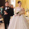 FOTO: Resepsi Megah Pernikahan Momo Geisha, Bertema Royal Wedding
