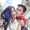 FOTO:Romantisnya Bulan Madu Ricky Perdana, Kecup Mesra Sang Istri
