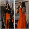 Kenalkan Budaya Indonesia Kepada Bule, 11 Potret Anggun 'Nyinden' di Tengah Jalanan Paris