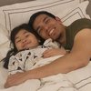 Main Bareng Anak, 10 Foto Ini Bukti Jika Adrian Maulana Adalah Hot Papa!