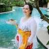 Potret Babybump Lidi Brugman yang Makin Besar, Cantik Berbaju Bali - Bahagia Bisa Bikin Canang