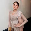 Potret Olla Ramlan Kondangan ke Pernikahan Aufar Hutapea, Anggun Berkebaya