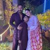 Potret Perayaan Diwali Seleb Bollywood, Keluarga Kareena Kapoor Hectic - Shaheer Sheikh Perdana Pamer Foto Anak