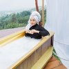 Potret Ririe Fairus Berendam di Luar Ruangan dan Ganti Hijab dengan Handuk, Panen Pujian Netizen