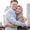 Sama-Sama Perdalam Agama, 9 Selebriti Ini Kompak Berhijrah Bareng Pasangannya
