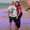 Serasa Honeymoon Lagi, 7 Potret Maia Estianty Liburan Berdua dengan Suami ke Meksiko - Netizen Salfok: Ternyata Irwan Mussry Juga Punya Sandal Jepit