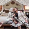Venna Melinda dan Ferry Irawan Peluk Cium Terlampau Mesra Kala Honeymoon Panen Hujatan, Disebut Lebay dan Nggak Ingat Umur