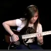 Tina, Si Cantik Dengan Permainan Gitar Solo Yang Garang