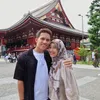 6 Potret Adiba Khanza dan Egy Maulana Asyik Liburan di Jepang, Pamer Kemesraan - OOTD Simpel yang Nyaman