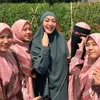 5 Potret Cantik Angelina Sondakh Pakai Gamis dan Hijab Syar'i, Makin Istiqomah dengan Busana Tertutup