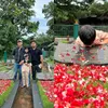 Potret Gala Sky Nyekar ke Makam Ayah-Ibunya di Hari Ulang Tahun Vanessa Angel