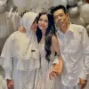 Potret Kenangan Melly Lee Bersama Almarhum Bapak Ade
