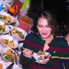 Potret Luna Maya di Perayaan Ultah Reza Rahadian, Asyik Makan Mie Ayam Hingga Membaur Dengan Warga