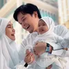 Potret Manis Anisa Rahma dan Suami Umroh saat Ramadan, Momen Bareng Si Kecil Jadi Sorotan