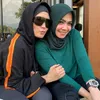 Pernah Jadi Manager Nicky Astria, 8 Potret Rieta Amilia yang Masih Pakai Piyama Beri Kejutan Ulang Tahun Saat Tengah Malam