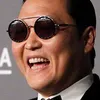 [Foto] Akhirnya PSY dan Barack Obama Berjabat Tangan