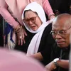 Isak Tangis Sang Bunda Pecah Iringi Pemakaman Penyanyi Senior Puput Novel, 'Selamat Jalan Anakku Sayang'