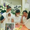 Upacara Tutup Peti Selesai Dilakukan, Dee Lestari Antarkan Jenazah Sang Suami Ke Ruang Krematorium Untuk Dikremasi