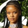 Rihanna Dikecam Putar Hadits Saat Fashion Show Lingerie