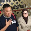Serah Terima dengan Sherina, Uya Kuya Terharu Saat Lima Kucingnya Kembali