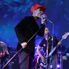 Tunggu 'Open Gate', Penggemar Slank Lantunkan Mars Slankers