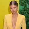 Tampil Braless Saat Liburan, Sofia Richie Malah Alami Bencana Fashion