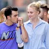 Kemunculan Perdana Sophie Turner di Depan Publik Usai Melahirkan Anak Pertama