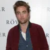 Dikabarkan Putus, Robert Pattinson & Suki Waterhouse Tertangkap Party Bareng