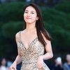 FOTO: Suzy Cantik Bak Princess di Red Carpet Baeksang Awards