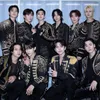 Meski Konser Diguyur Hujan, SEVENTEEN Ajak CARAT Basah-Basahan
