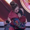 Tangis Mela Bandung Pecah di Panggung Dangdut Academy 8, Baru Tahu Kakek Meninggal