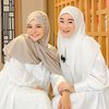 Foto Bareng Larissa Chou, Mawar AFI Bikin Pangling Pakai Hijab dan Ini Potretnya